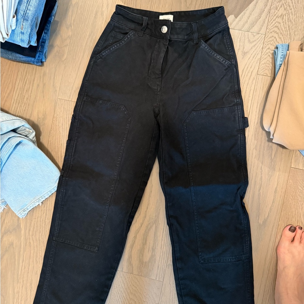 Aritzia Wilfred black cargo pants size 00. Barley worn